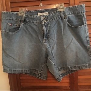 🦋🦋GUC-TOMMY HILFIGER JEANS SHORTS.  Size 20W